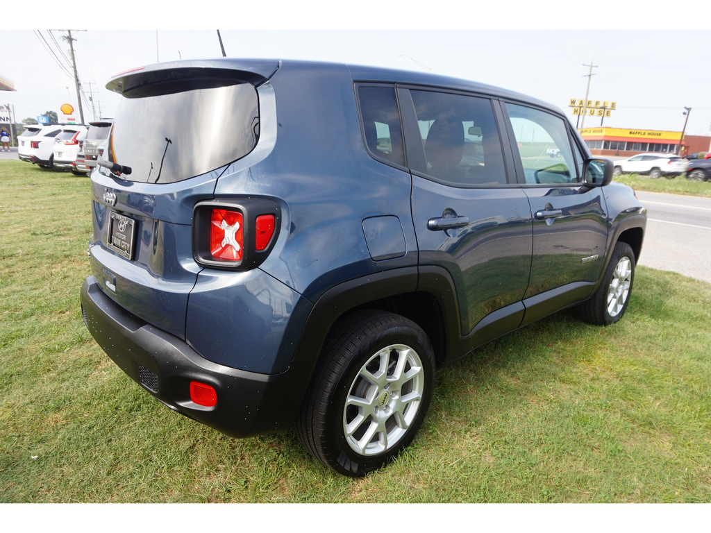 2023 Jeep Renegade Latitude 4WD 3