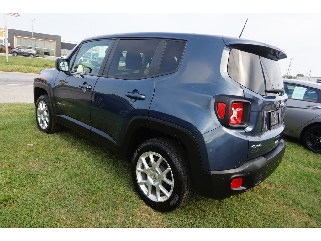 2023 Jeep Renegade Latitude 4WD 9