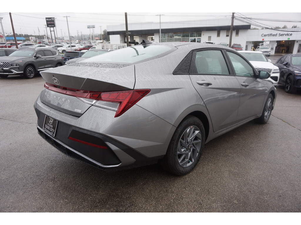 2025 Hyundai Elantra Hybrid Blue 4