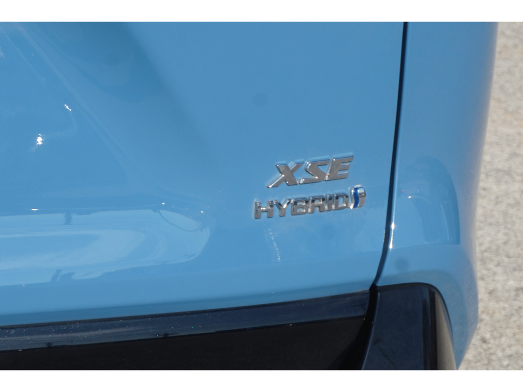 2022 Toyota RAV4 Hybrid XSE AWD 5