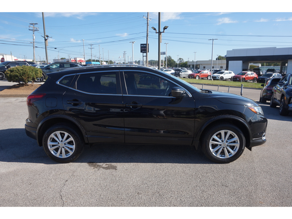 2018 Nissan Rogue Sport SV FWD 3