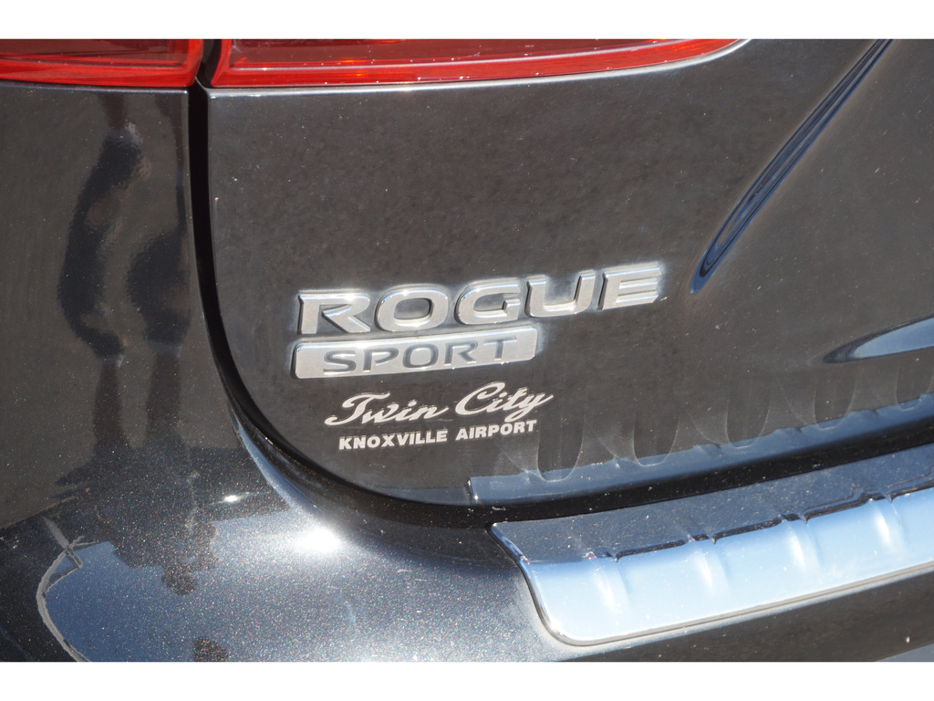 2018 Nissan Rogue Sport SV FWD 5