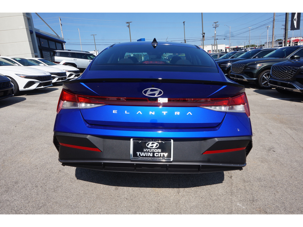 2025 Hyundai Elantra SEL Convenience 5