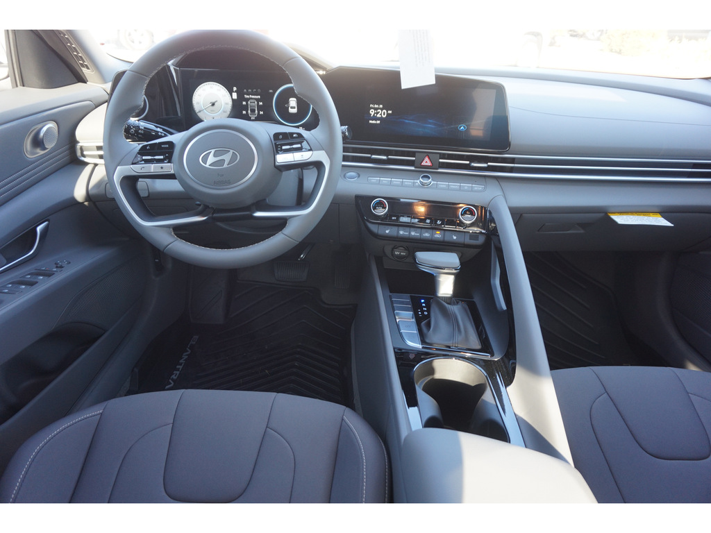 2025 Hyundai Elantra SEL Convenience 16