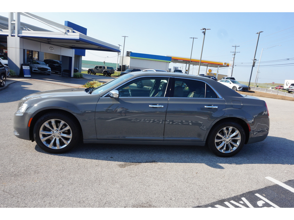 2019 Chrysler 300 Limited AWD 8