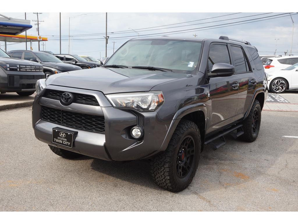 2019 Toyota 4Runner SR5 4WD 1