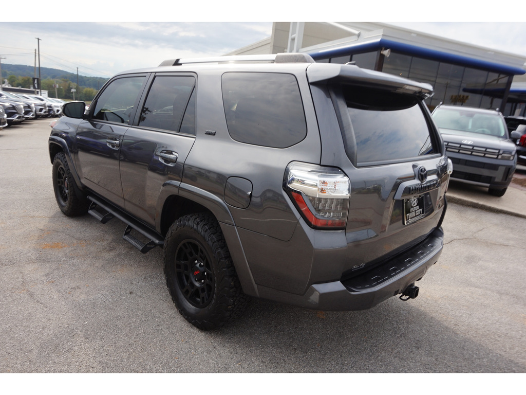 2019 Toyota 4Runner SR5 4WD 6