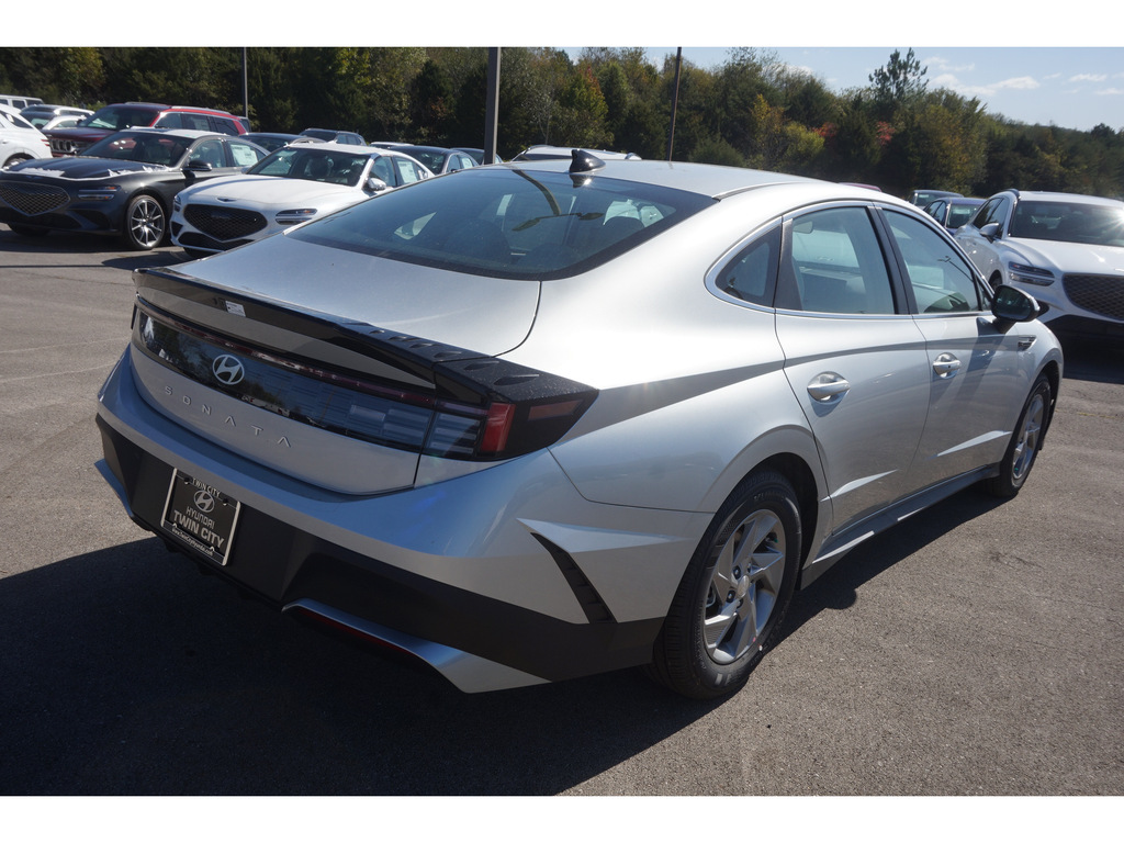 2025 Hyundai Sonata SE FWD 4