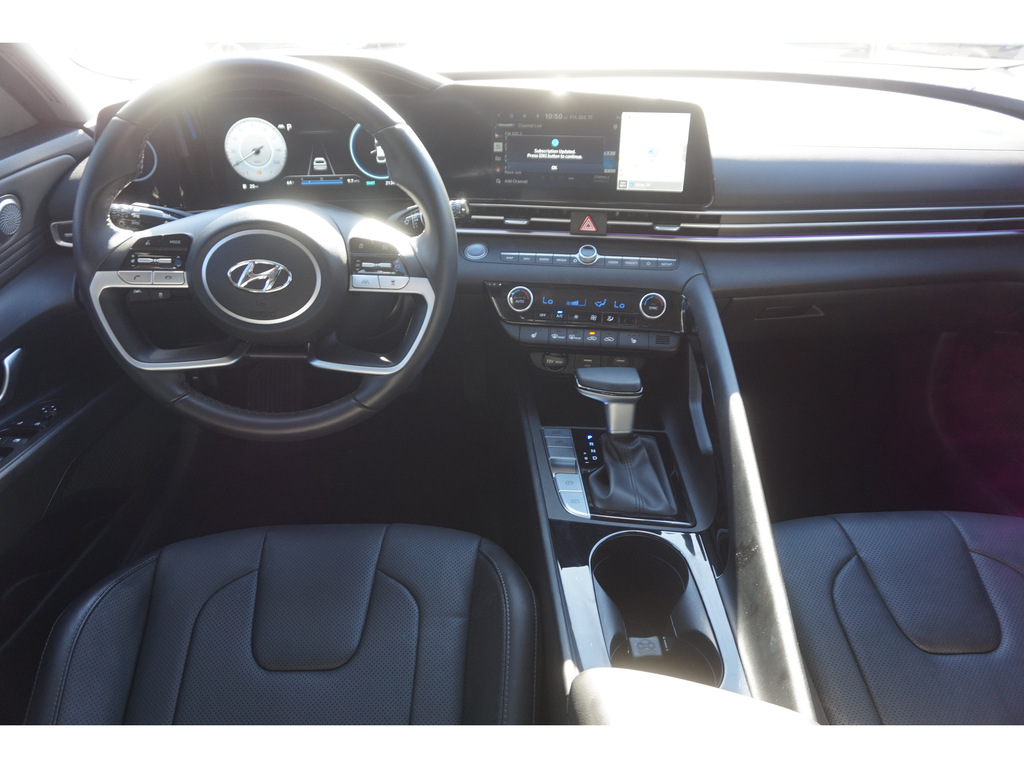 2023 Hyundai Elantra Limited 17