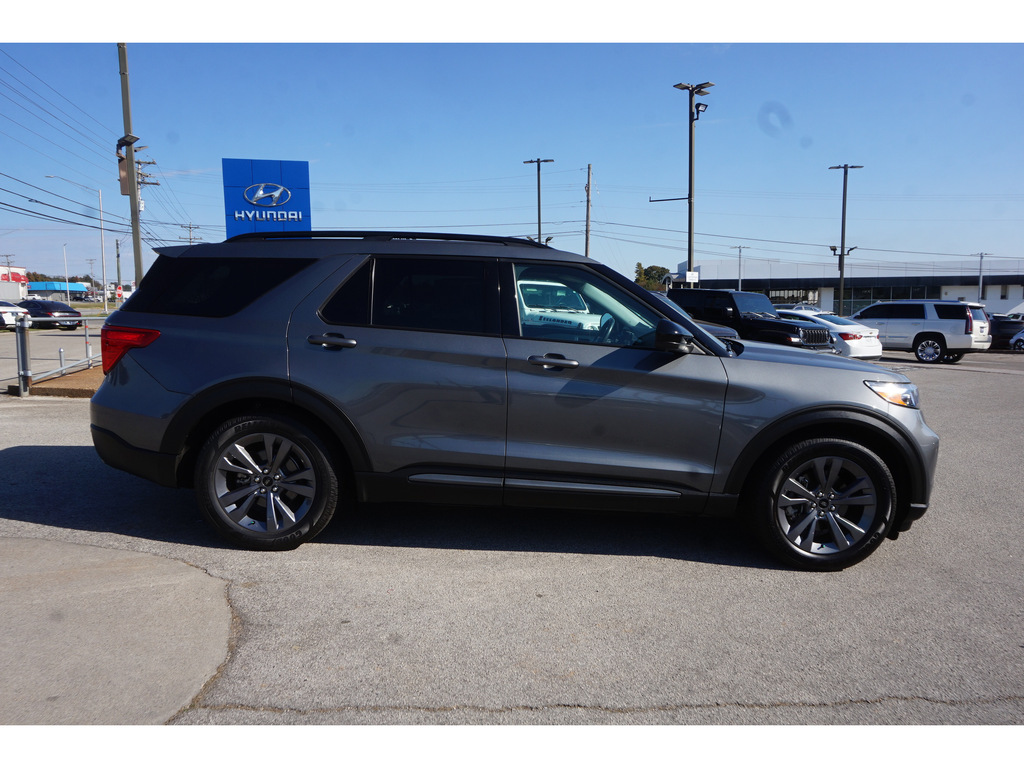 2022 Ford Explorer XLT RWD 3