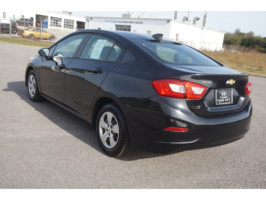 2018 Chevrolet Cruze LS 5