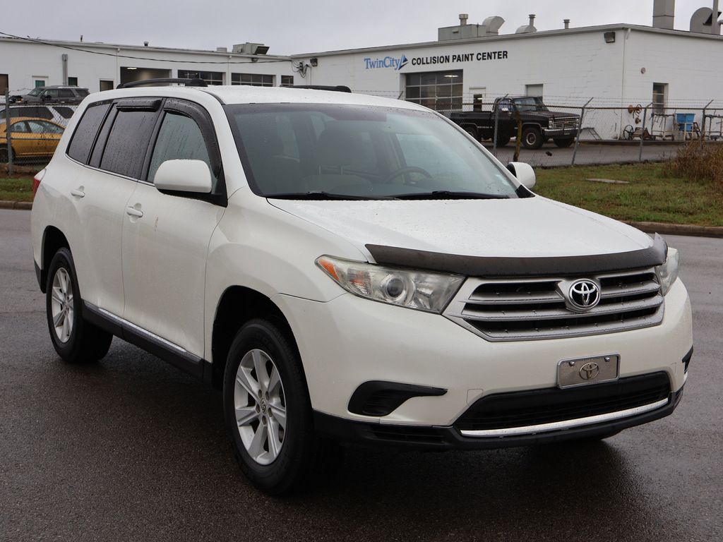 2013 Toyota Highlander FWD 3