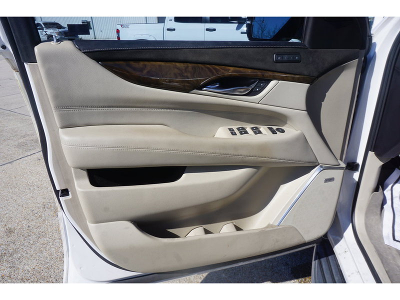 used 2019 Cadillac Escalade car, priced at $35,874